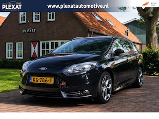 Ford Focus Wagon 2.0 EcoBoost ST-3 | Recaro Kuipstoelen | Nette staat | Achteruitrijcamera | Stoelverwarming | Lijnbaanbegeleiding