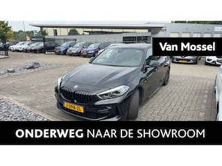 BMW 118i High Executive | WORDT VERWACHT | Automaat | Apple Carplay / Android Auto | Parkeersensoren | Stoelverwarming | Climate Control |