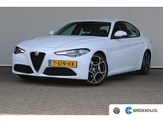 Alfa Romeo Giulia 2.0T | 19` lichtmetalen velgen | Climate control | Keyless start | Cruise control