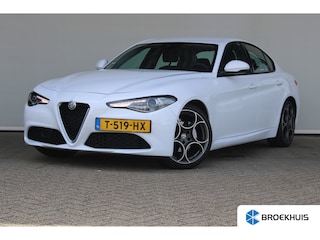 Alfa Romeo Giulia 2.0T | 19` lichtmetalen velgen | Climate control | Keyless start | Cruise control