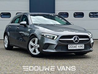Mercedes-Benz A-klasse 180 Automaat AmbienteVerli. Led MBUX Trekhaak BTW auto. 1ste eigenaar. Dealer onderhouden.