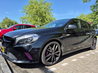 Mercedes-Benz A-klasse BWJ 2017 | 180 d Business Solution | CLIMA | NAVI | CAMERA A | SPORSTOELEN | LEDER/STOF | PDC 2X | LED/XENON | AMG SPOILER | DONKER GLAS |
