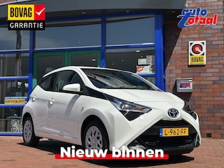 Toyota Aygo 1.0 VVT-i x-play limited | Airco | Navi | Apple Carplay/Android Auto