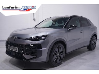 Volkswagen T-Roc R-Line First Edition IQ.light Apple Carplay Black style Stoel-/stuur verwarming 19 Inch Camera R-Line interieur