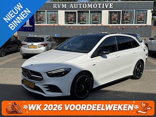 Mercedes-Benz B-klasse 250 e Business Solution AMG Limited VAN: 30.900,- VOOR: 28.877,- UW WKVOORDEEL: 2.23- | PANORAMA DAK | 360 CAMERA | SFEER VERLICHTING | ADAPTIEF CRUISE CONTROL | MEMORY OP STOEL | HEAD-UP DISPLAY | 12 MND BOVAG GARANTIE |
