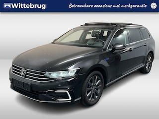 Volkswagen Passat Variant 1.4 TSI PHEV GTE / AUTOMAAT/ PANO/ TREKHAAK/ STANDKACHEL/ ACC/ MASSAGE/ APP-CONNECT/ STUUR+STOELVERWARM./ PARK.SENSOR.+CAMERA/ ELEK.ACHTERKLEP/ HEAD-UP/ KEYLESS/ DODEHOEK/ NAVI/ 18'' LMV