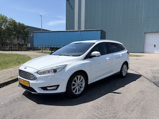 Ford Focus Wagon 1.0i Eco-Boost First Edition 6-Bak 126 PK. Mooie en zeer goed onderhouden auto !!! Distributieriem is vervangen !! Rijdt nieuw !