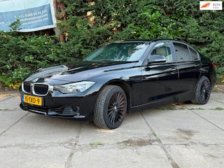 BMW 320i Aut Sedan I Lees Tekst I Leer I Clima I APK 12-2026