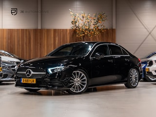 Mercedes-Benz A200 AMG Limousine, Wide Screen, Navi, Voll Led, Camera, 19" AMG Velgen, PDC, Volledig Onderhouden