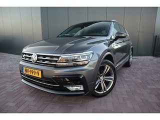Volkswagen Tiguan 1.4 TSI ACT R-LINE Highline Automaat Panoramadak  Advance Pakket  Electrische achterklep Afneembare Trekhaak  Etc.