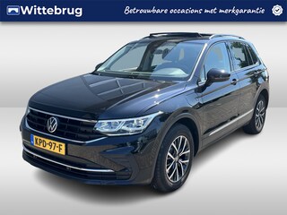 Volkswagen Tiguan 1.4 TSI eHybrid Life / AUTOMAAT/ PANODAK/ TREKHAAK/ KEYLESS/ DIGITAL DASH/ CRUISE/ NAVI/ PARK. SENSOREN + CAMERA/ CLIMA/ STOELVERWARMING