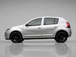 Dacia Sandero 1.2 Blackline (AIRCO,BLUETOOTH,CRUISE,SPORTSTOELEN,NIEUWE APK,LM VELGEN,GETINT,NETTESTAAT)
