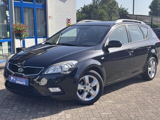 Kia Ceed cee'd Sporty Wagon 1.6 CVVT Super Pack l Trekhaak, Airco, Stoelverwarming, Navigatie, Cruise control, Parkeersensoren achter, Multifunctioneel stuurwiel.