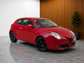 Alfa Romeo Mito 1.4 T Distinctive (AIRCO, CRUISE CONTROL, DNA, ELEKT RAMEN, NEDERLANDSE AUTO, ZWARTE VELGEN)