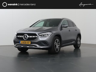 Mercedes-Benz GLA 200 Business Solution Luxury | Trekhaak | Stoelverwarming | Getint glas | Achteruitrijcamera |