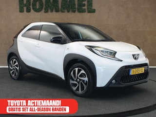 Toyota Aygo 1.0 VVT-i S-CVT Pulse - ORIGINEEL NEDERLANDSE AUTO - ACHTERUITRIJCAMERA - AUTOMATISCHE AIRCO - APPLE CARPLAY/ANDROID AUTO - ADAPTIEVE CRUISE CONTROL - AUTONOMOUS EMERGENCY BRAKING - RIJSTROOKSENSOR MET CORRECTIE - VERKEERSBORDDETECTIE - LED KOPLAMPEN - GROOTLICHTASSISTENT - LICHTMETALEN VELGEN 17" - REGENSENSOR - EXTRA GETINT GLAS - TWO-TONE LAK (PURE WHITE / NIGHT SKY BLACK)