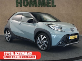 Toyota Aygo 1.0 VVT-i S-CVT Envy - ORIGINEEL NEDERLANDE AUTO - ACHTERUITRIJCAMERA - AUTOMATISCHE AIRCO - APPLE CARPLAY/ANDROID AUTO - NAVIGATIESYSTEEM FULL MAP - ADAPTIEVE CRUISE CONTROL - RIJSTROOKSENSOR MET CORRECTIE - VERKEERSBORDDETECTIE - LED KOPLAMPEN - GROOTLICHTASSISTENT - DRAADLOZE TELEFOONLADER - PARKEERSENSOREN VOOR EN ACHTER - LICHTMETALEN VELGEN 18" - EXTRA GETINT GLAS - TWO-TONE LAK MET ZWART DAK