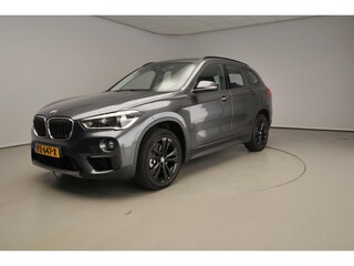 BMW X1 sDrive20i 190PK Automaat Executive | Trekhaak (1800kg ) | Navi | Parkeersensoren | 17"