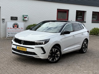 Opel Grandland 1.6 Turbo Hybrid 225pk Aut Ultimate/ All season banden/ Trekhaak/ 360° Camera/ Adaptieve cruise/ Apple Carplay/ DAB/ Standkachel