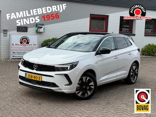 Opel Grandland 1.6 Turbo Hybrid 225pk Aut Ultimate/ All season banden/ Trekhaak/ 360° Camera/ Adaptieve cruise/ Apple Carplay/ DAB/ Standkachel