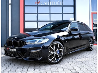 BMW 5-serie Touring 530e M-Sport High Executive | Pano | Luchtvering | Harmon Kardon | Camera | Laser Led | Head-Up | Leder | Carplay | Stoelverwarming | 19'' | ACC | Keyless | Ambient+ | Digital Dash | Automaat | Trekhaak | Electric Seats
