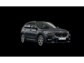 BMW X1 xDrive25e | M-Sport | Navi | Panorama | Leder | Memory | H&K | Head-Up | Camera | Trekhaak | 19"LM | Mineral Grau