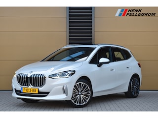 BMW 2-serie Tourer 220i * Panoramadak * Sportstoel * Stoelmemory * Trekhaak *