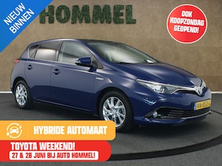 Toyota Auris 1.8 Hybrid Trend - ORIGINEEL NEDERLANDSE AUTO - ACHTERUITRIJCAMERA - AUTOMATISCHE CLIMATE CONTROL - NAVIGATIESYSTEEM FULL MAP - PANORAMADAK - CRUISE CONTROL - RIJSTROOKSENSOR - VERKEERSBORDDETECTIE - GROOTLICHTASSISTENT - DAB ONTVANGER - LICHTMETALEN VELGEN 16" - EXTRA GETINT GLAS - LED ACHTERLICHTEN