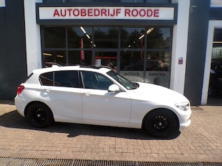 BMW 118i High Executive Automaat 2 EIGENAAR,CAMERA,PDC,SCHUIFDAK !!! LET OP DONDERDAG EN VRIJDAG TROPEN TIJDEN VAN 07:00 tot 14:00 !!