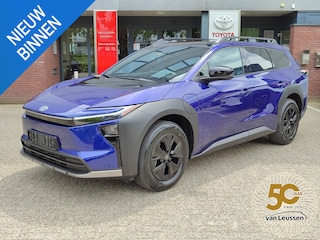 Toyota bZ4X Touring EXECUTIVE AWD 75 kWh NIEUW! PANODAK JBL-AUDIO 1500KG TREKGEW STOELVERW/KOELING STUURVERW BLIND SPOT WARMTEPOMP EL-ACHTERKLEP