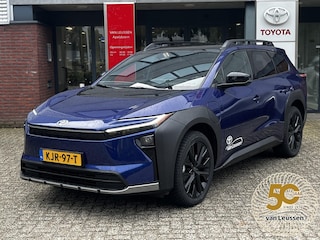 Toyota bZ4X Touring EXECUTIVE AWD 75 kWh NIEUW! PANODAK JBL-AUDIO 1500KG TREKGEW STOELVERW/KOELING STUURVERW BLIND SPOT WARMTEPOMP EL-ACHTERKLEP