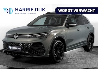 Volkswagen Tiguan 1.5 eHybrid R-Line Edition 272 PK | Black Style | 15 inch Navi | Elek. Trekhaak | IQ Light | S/K-Panodak | Dig. Cockpit | Adapt. Cruise | Stoel-+Stuurverw. | 360 Camera | NAV + App. Connect | ECC | Elek. Klep | LM 20" | 4296