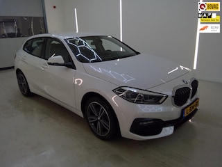 BMW 118i Business Edition+Sportline+Led+leder+stoel-verw+Full-navigatie+Parel-White = TOP AANBIEDING