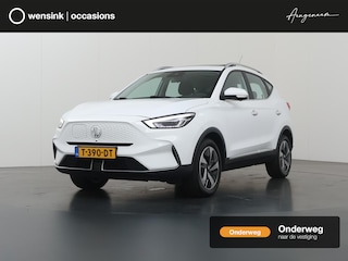 MG ZS EV Long Range Luxury 70 kWh | Trekhaak | Panoramadak | 360° Camera | Cruise Control Adaptief | Lederen Interieur | Stoel/Stuurverwarming | Keyless Entry/Go | Navigatie |