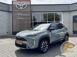 Toyota Yaris Cross 1.5 Hybrid 130 LAUNCH EDITION NL-AUTO 1E-EIG PANODAK 360° CAMERA STOEL/STUURVERW HEAD-UP 4S-BANDEN EL-ACHTERKLEP NAVI PARK-SENSOREN APPLE/ANDROID