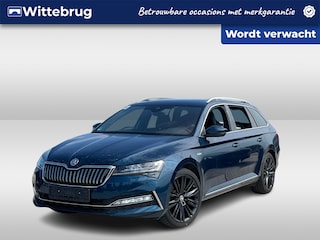 Skoda Superb Combi 1.4 TSI 218pk DSG iV Laurin & Klement / Panoramadak / Leer / Stoelventilatie & Memory Seats / Matrix LED / Elek Achterklep met Virtual Pedal / Virtual Cockpit / 360 Camera / Smart Link / 19" LMV