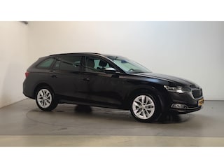 Skoda Octavia Combi 1.5 e-TSI DSG 150pk Business Edition Plus Stoelverwarming Parkeersensoren Adaptive Cruise Navigatie