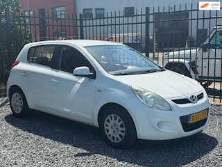 Hyundai i20 1.2i i-Drive IJSKOUDE AIRCO!APK!5DEURS!KOOPJE!