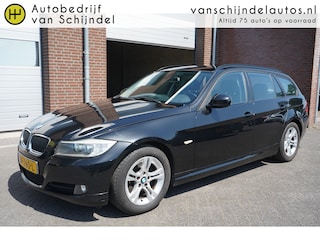 BMW 3-serie Touring 318D 136PK BUSINESS LINE NIEUWE APK!! LET OP BIJ 239DKM NIEUWE MOTOR GEPLAATST NAVI LEDER CLIMA CRUISE BLUETOOTH PDC LMV 4X ELECTR.RAMEN/SPIEGELS