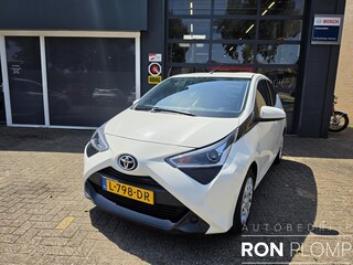 Toyota Aygo 1.0 VVT-i x-play limited Airco/ Apple carplay/ Camera/ LED