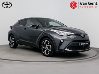 Toyota C-HR 2.0 Hybrid Style | Apple Carplay / Android Auto | Dodehoek detectie | Stoel/Stuurverwarming | LED | Parkeersensoren voor/achter | Adaptive Cruise | Keyless | Camera | 18 inch