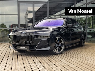 BMW i7 xDrive60 106 kWh | M-SPORT | SKYLOUNGE PANORAMADAK | 21 INCH | AUTOMATIC DOORS | SOFTCLOSE | BOWERS & WILKINS | INTEGRAL ACTIVE STEERING | DRIVING ASSIST PLUS | STOELMASSAGE V+A | STOELVENTILATIE V+A | HEAD-UP |