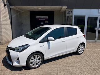 Toyota Yaris 1.5 Full Hybrid Dynamic / FACELIFT / NAVI / CAMERA / APK 2027
