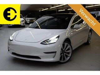 Tesla Model 3 Long Range AWD 75 kWh | Pano dak | Trekhaak | Stoelverwarming