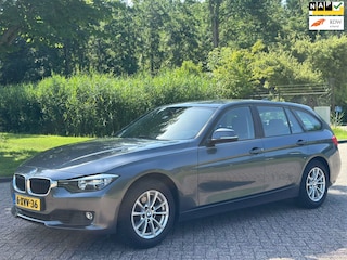 BMW 3-serie Touring 320i Business/AIRCO/CRUISE/ELECRAMEN VOOR-ACHTER/NAVI/PARKEERSENS ACHTER