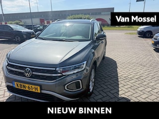Volkswagen T-Roc 1.5 TSI Style | 150 PK | Automaat | Keyless | Digital Cockpit PRO | Stoelverwarming | Parkeercamera | Art-Velours Stoelen | All Season Banden