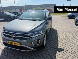 Volkswagen T-Roc 1.5 TSI Style | 150 PK | Automaat | Keyless | Digital Cockpit PRO | Stoelverwarming | Parkeercamera | Art-Velours Stoelen | All Season Banden