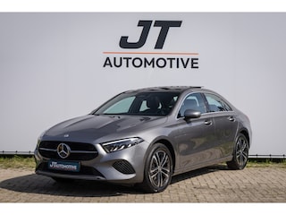 Mercedes-Benz A250E Star edition Luxury Panoramadak | Stoelverwarming | Camera | PDC | Half ledere bekleding | Adaptive cruise