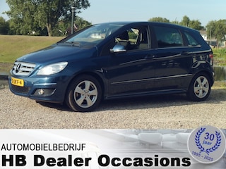 Mercedes-Benz B-klasse 170 Automaat - Airco ***WEGENS DE EXTREME WARMTE ZIJN WIJ VRIJDAG 26 JUNI VANAF 13:00 UUR GESLOTEN! ZATERDAG WEER GEOPEND VAN 09:00- TOT 15:00 UUR.***