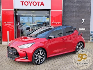 Toyota Yaris 1.5 Hybrid 130 GR SPORT NIEUW DIRECT LEVERBAAR MET HOGE KORTING APPLE CAR PLAY/ANDROID AUTO CAMERA ADAPTIVE CRUISE